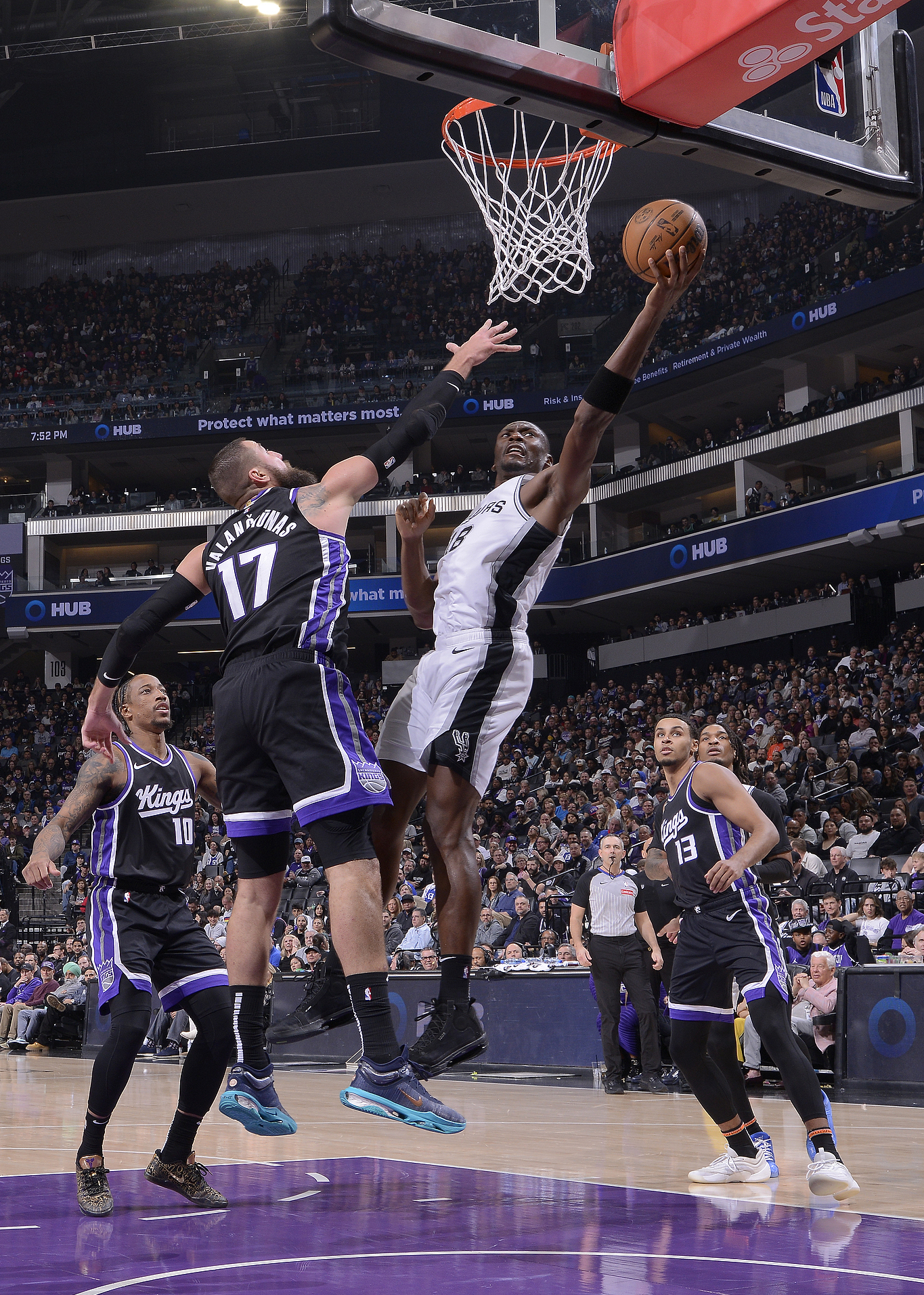 德国男篮碾压马刺，西蒙斯打破历史纪录