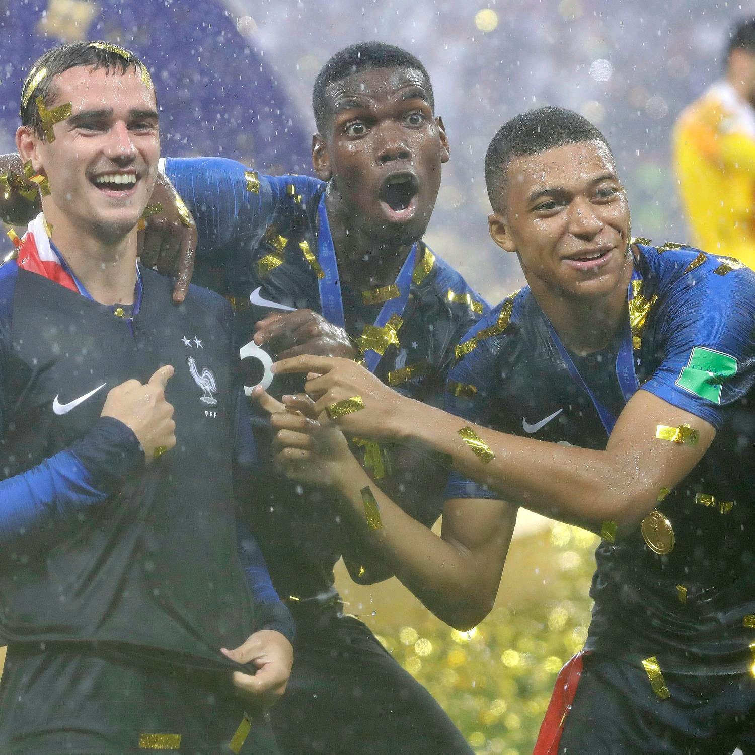 关于巴黎绝地反击曼联，博格巴关键制胜的信息