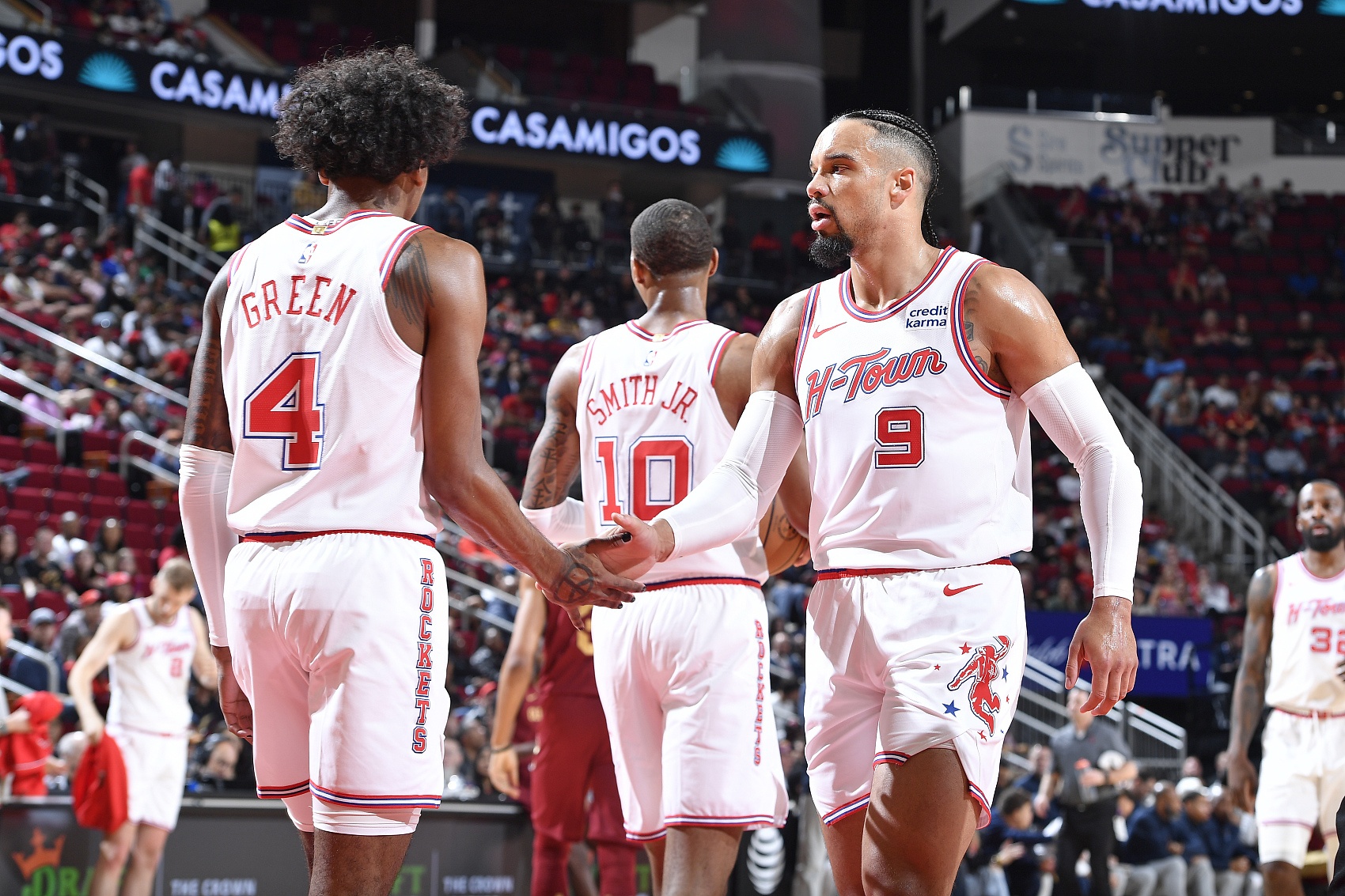 火箭队球员面对困境展现团结力量 火箭队球员面对困境展现团结力量