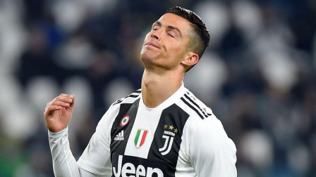 尤文图斯门将神勇扑出点球力保三分