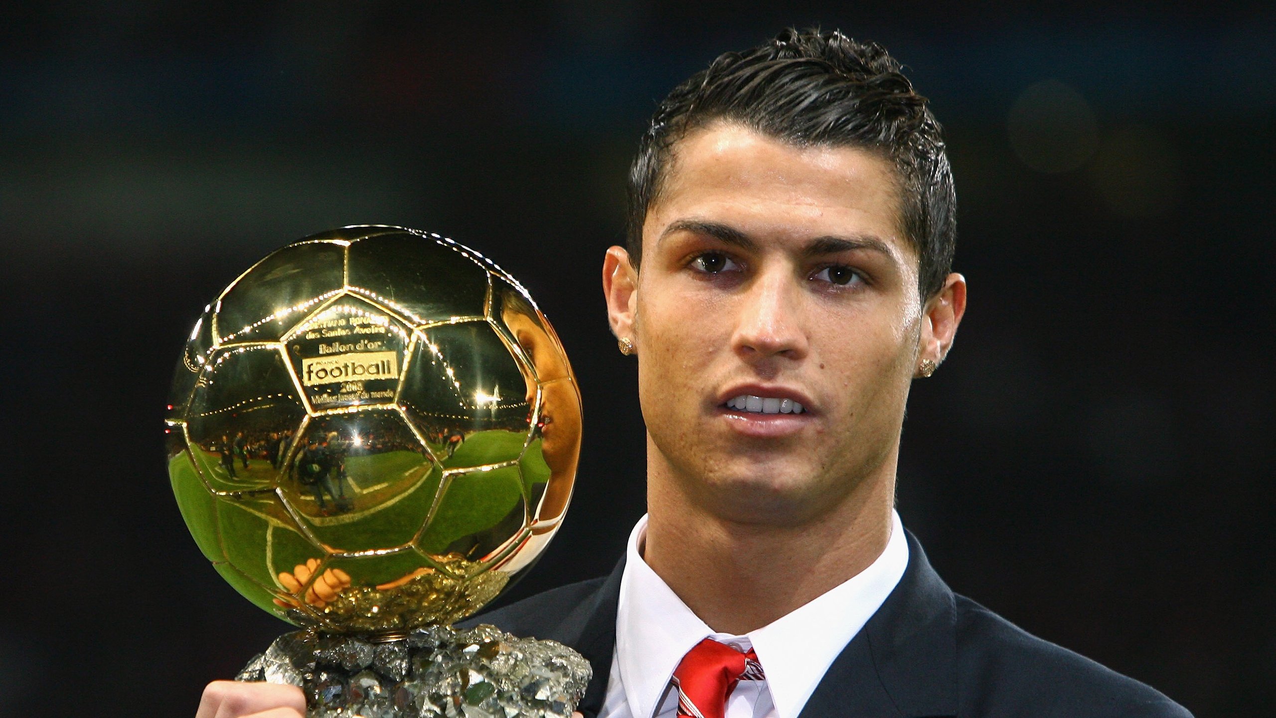 开云下载-从安哥拉到欧洲之巅，戈麦斯如何以冲垮切尔西的方式在欧冠决赛接管比赛