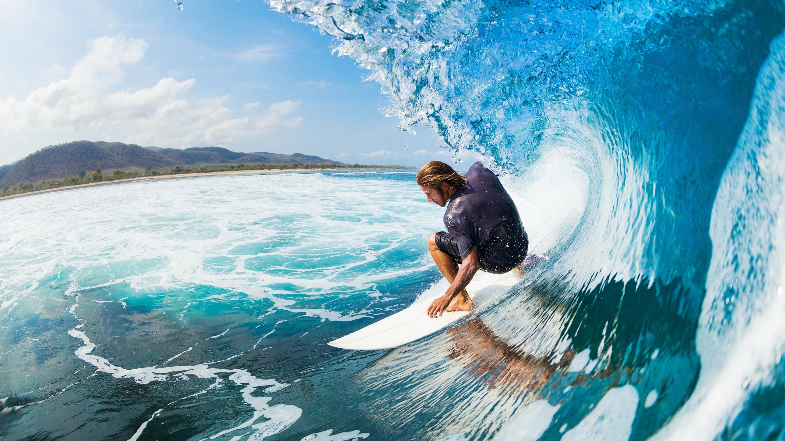 开云体育中国-唯一性的巅峰，当阿斯顿马丁险胜法拉利，汉密尔顿统治全场