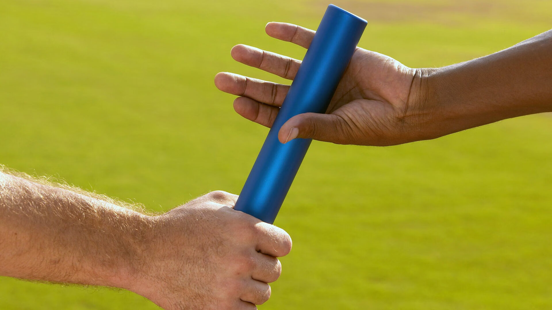 F1最疯狂的绝杀，哈斯车队如何用穷人的智慧让红牛王朝崩塌，塞恩斯震惊全世界